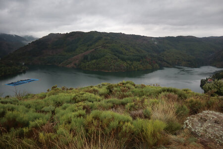 2024_09_07 De la Garde-Guérin à Villefort, IMG_7778 Le lac de Villefort depuis la chapelle Saint-Loup