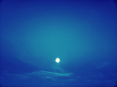 paysages (licence creative commons 4.0 : by-sa), jolie lune  le soir #filtre #rétro